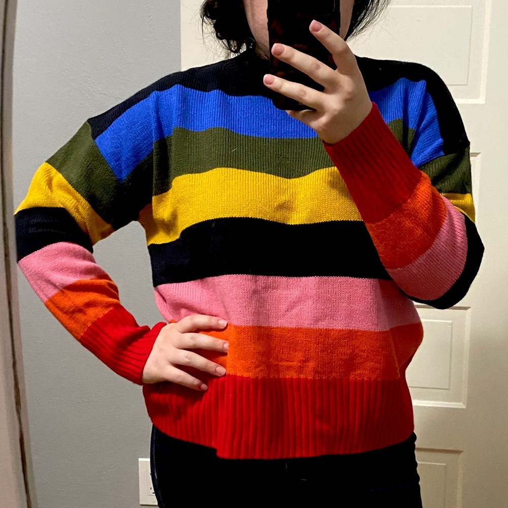 Cozy color block rainbow sweater 🌈